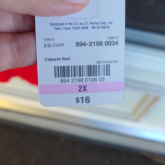 Red sleeveless top - Picture 4 of 4